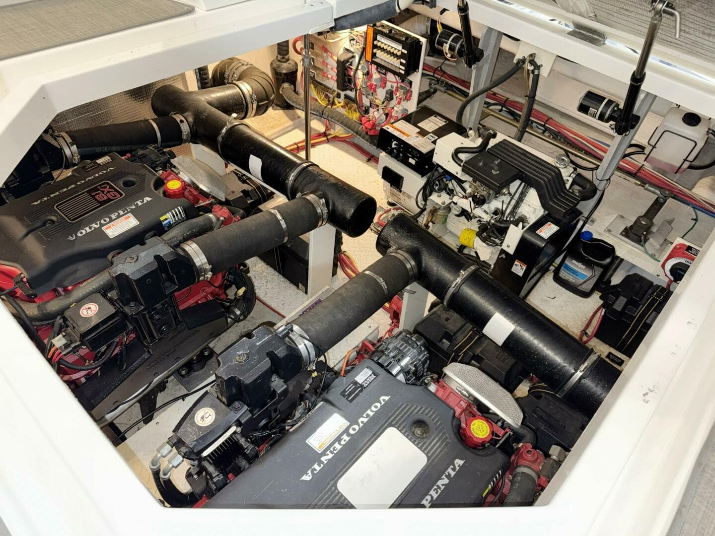 2005 Cruisers Yachts 420 Express — photo 27