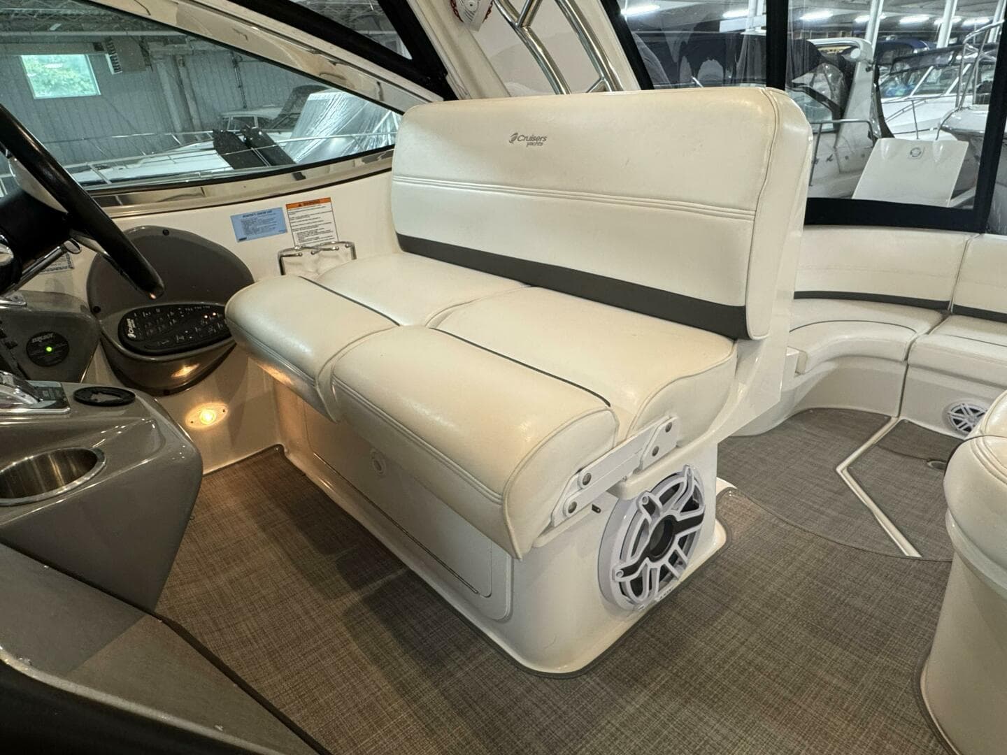 2005 Cruisers Yachts 420 Express — photo 10