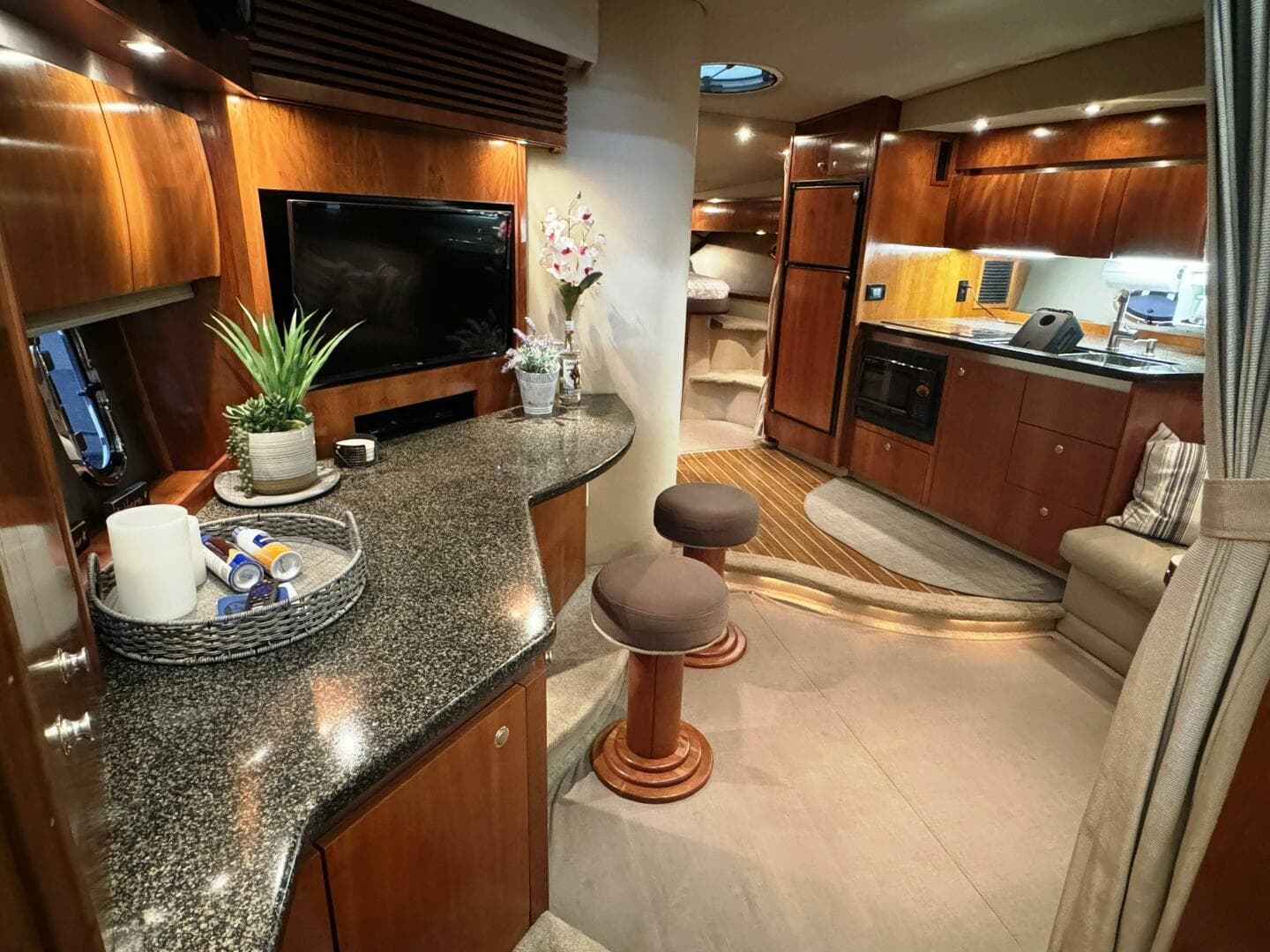 2005 Cruisers Yachts 420 Express — photo 17