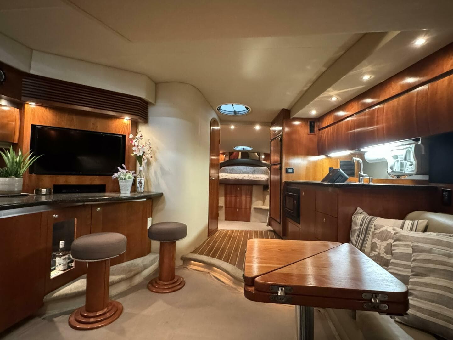 2005 Cruisers Yachts 420 Express — photo 20