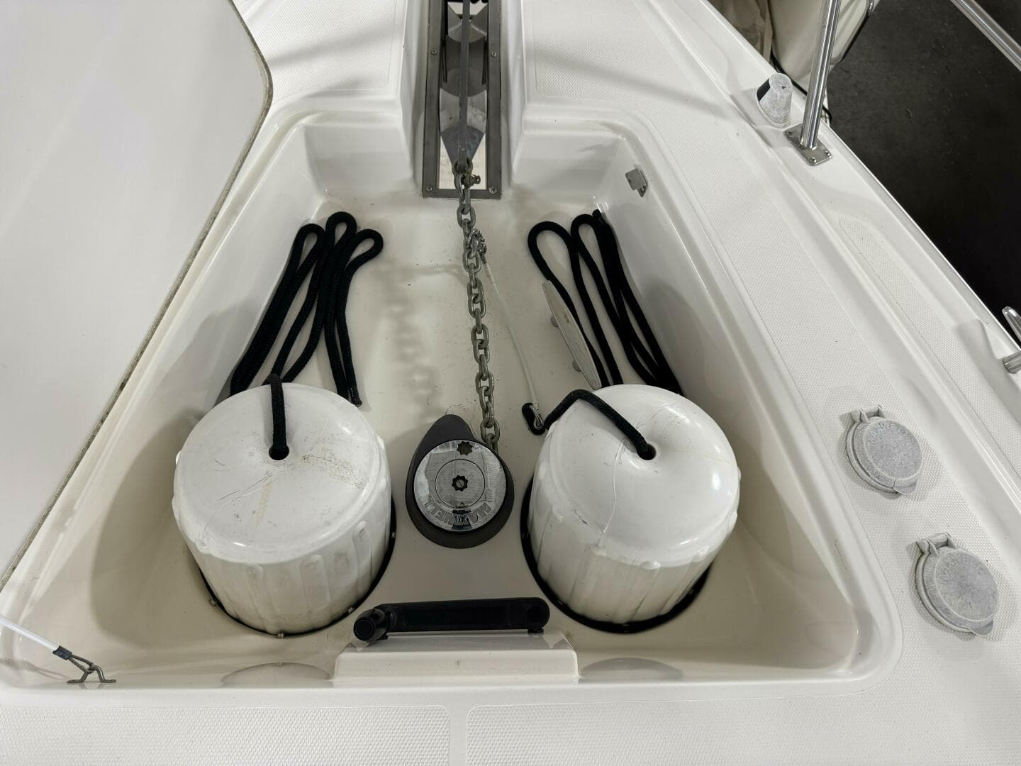 2005 Cruisers Yachts 420 Express — photo 28