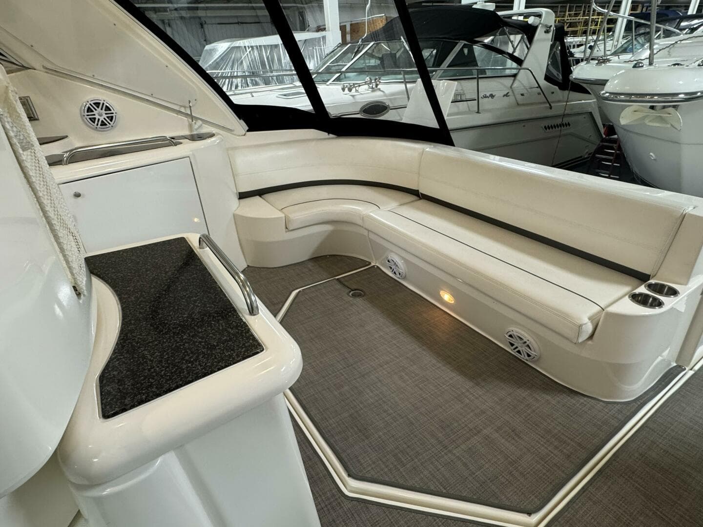 2005 Cruisers Yachts 420 Express — photo 8