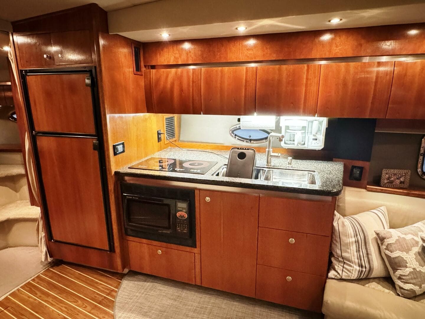 2005 Cruisers Yachts 420 Express — photo 22