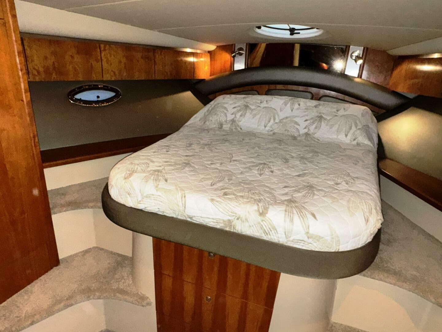 2005 Cruisers Yachts 420 Express — photo 23
