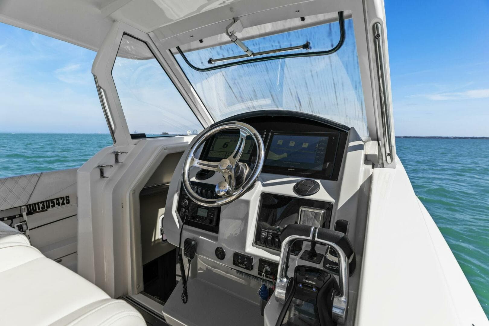 2020 Regal 33 Sav — photo 47