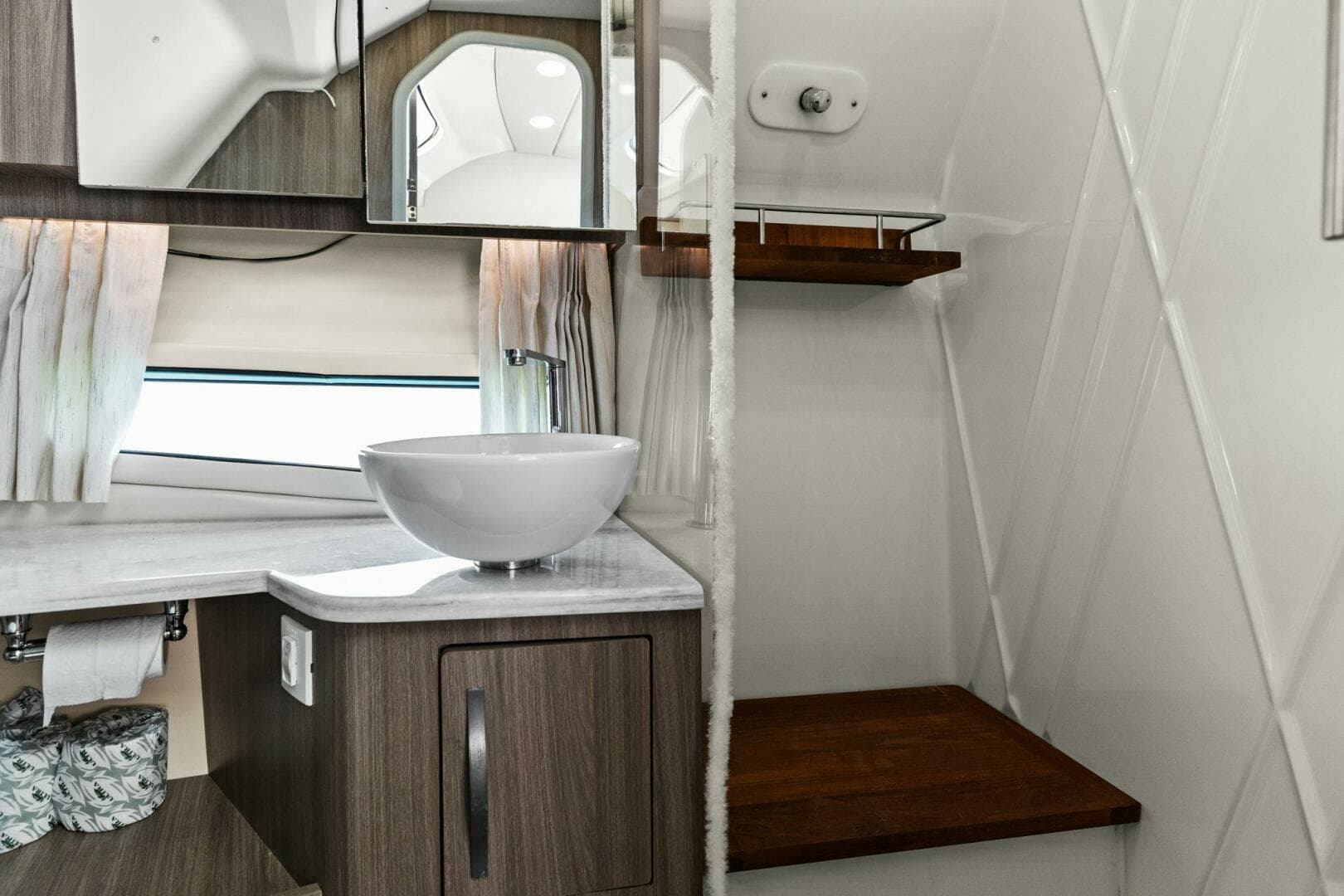 2020 Regal 33 Sav — photo 52