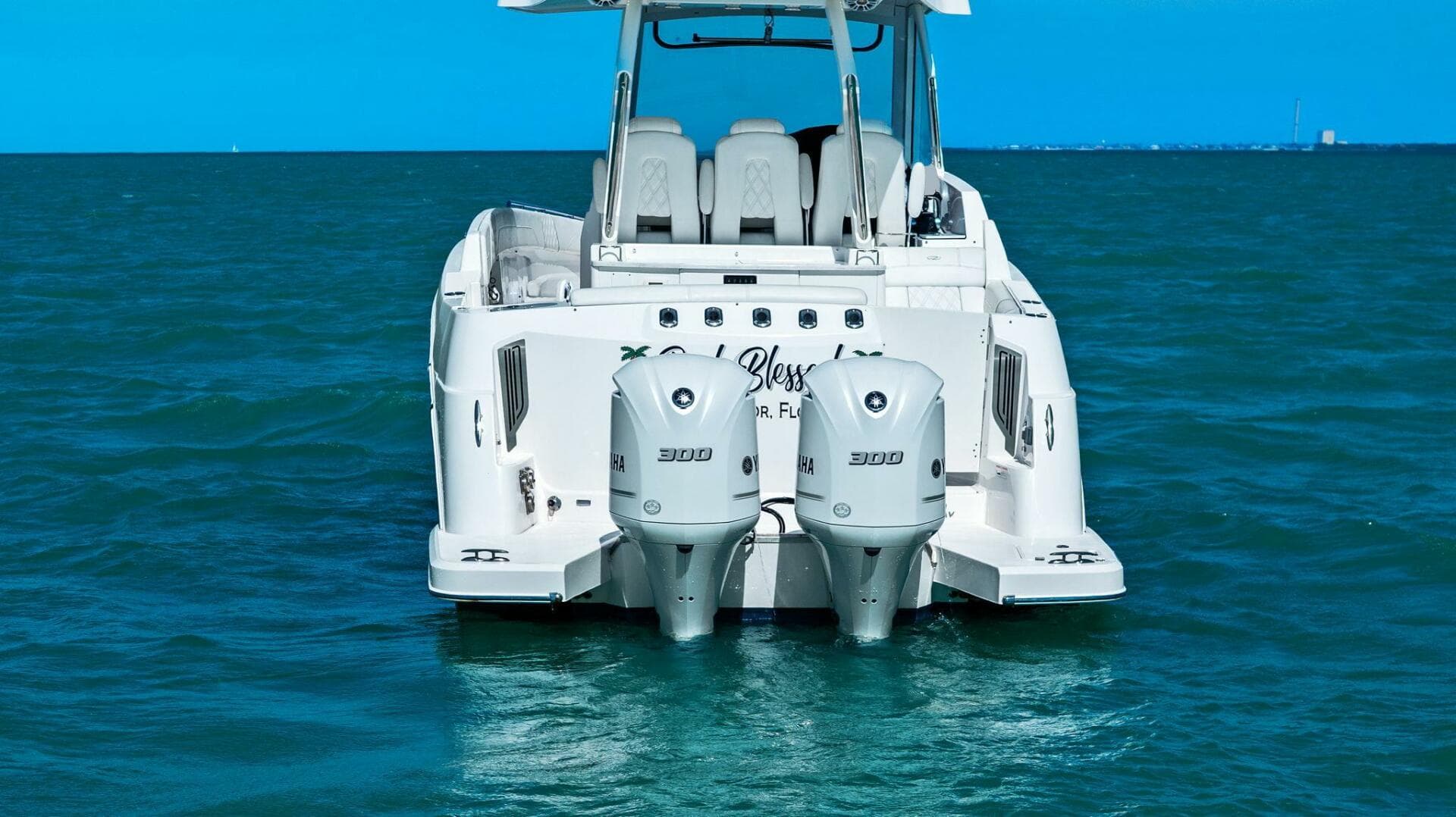 2020 Regal 33 Sav — photo 13