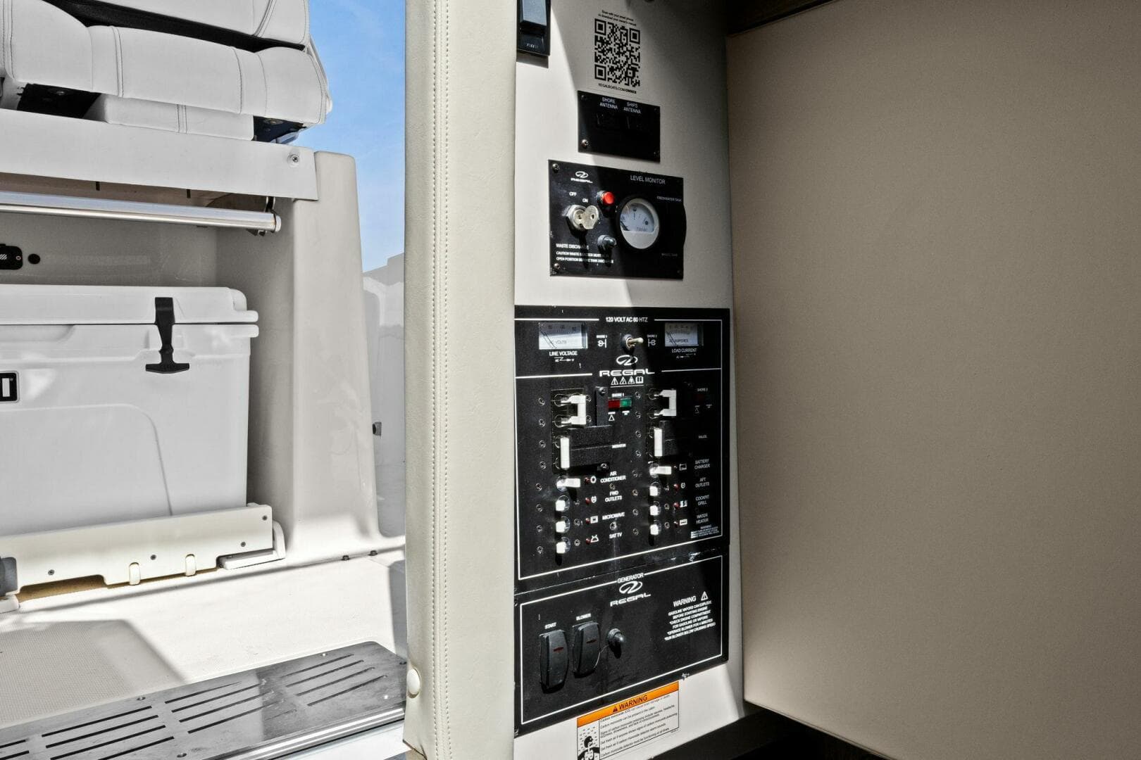 2020 Regal 33 Sav — photo 59