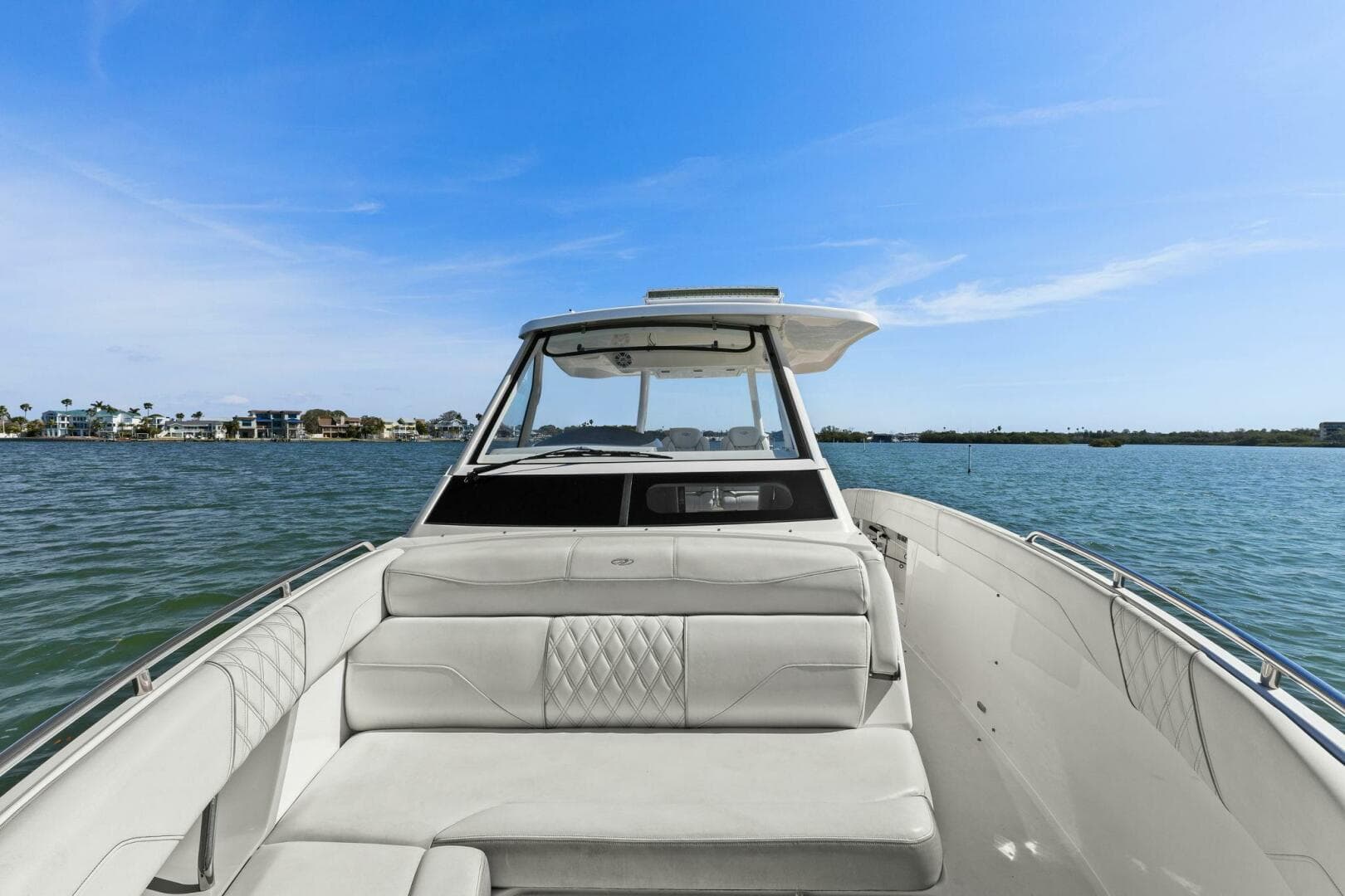 2020 Regal 33 Sav — photo 29