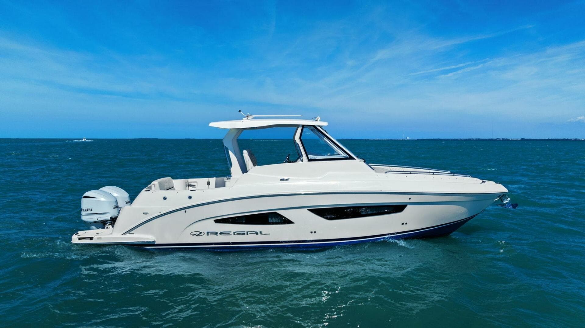 2020 Regal 33 Sav — photo 10