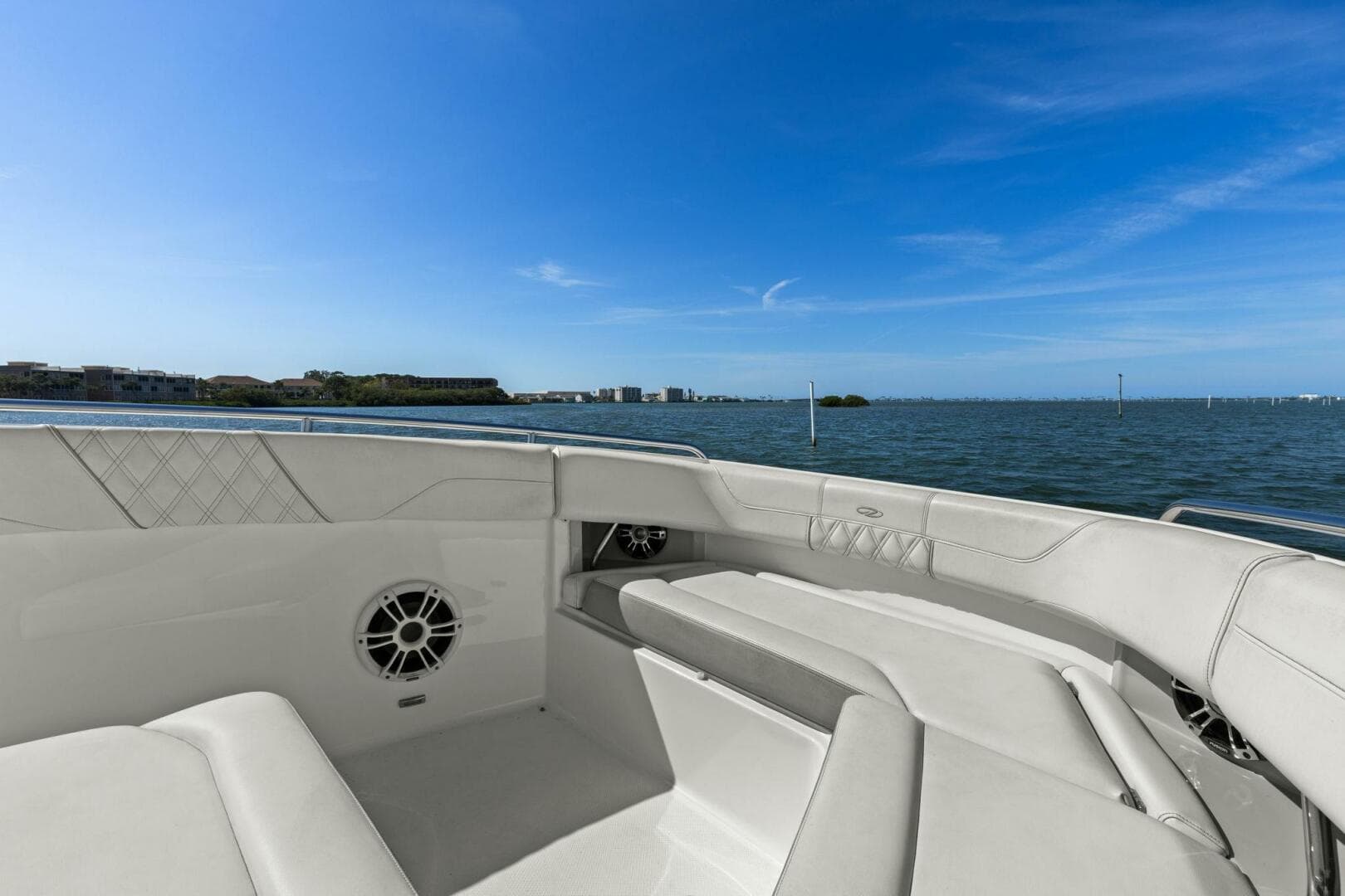 2020 Regal 33 Sav — photo 25