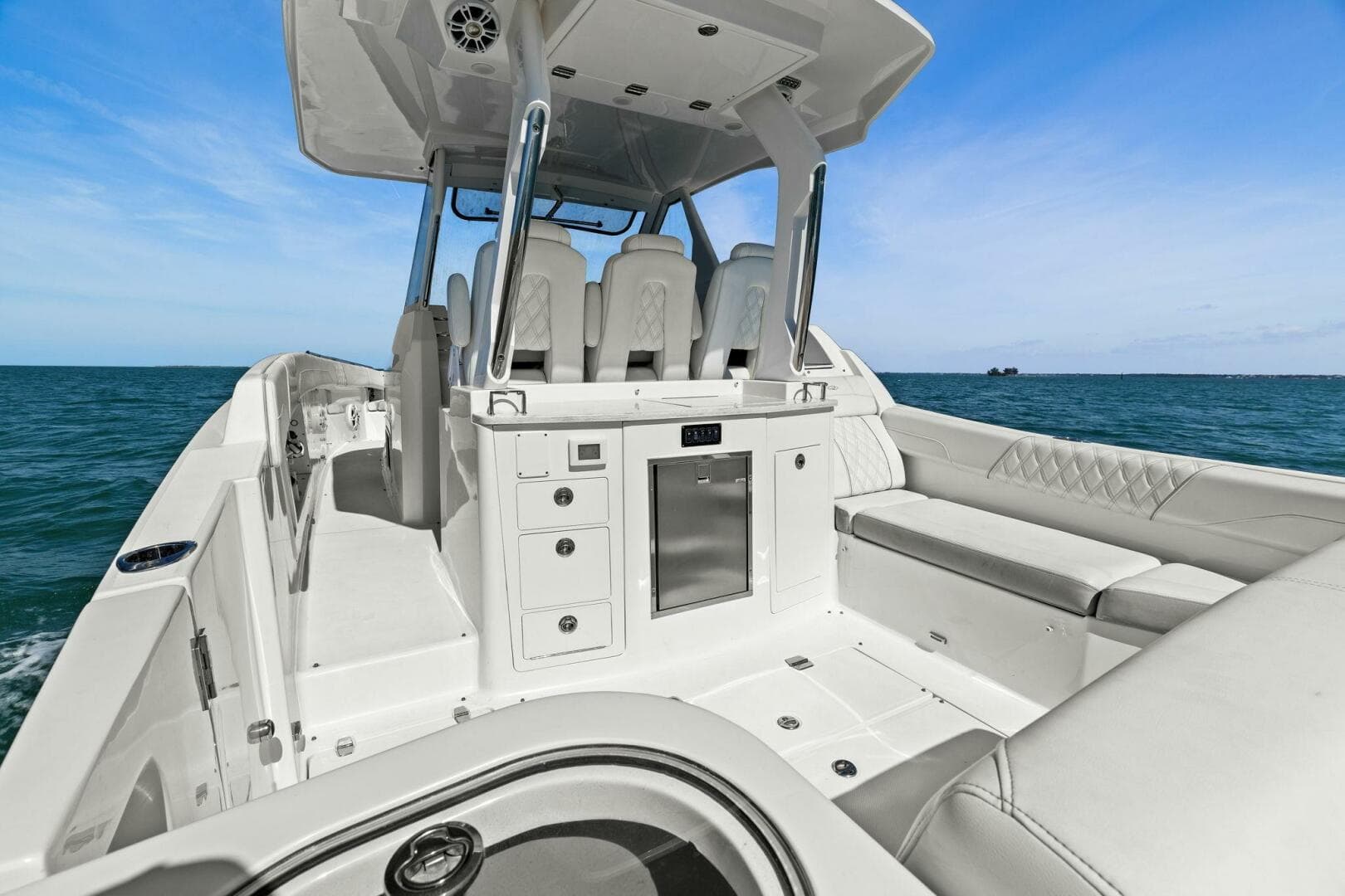 2020 Regal 33 Sav — photo 34