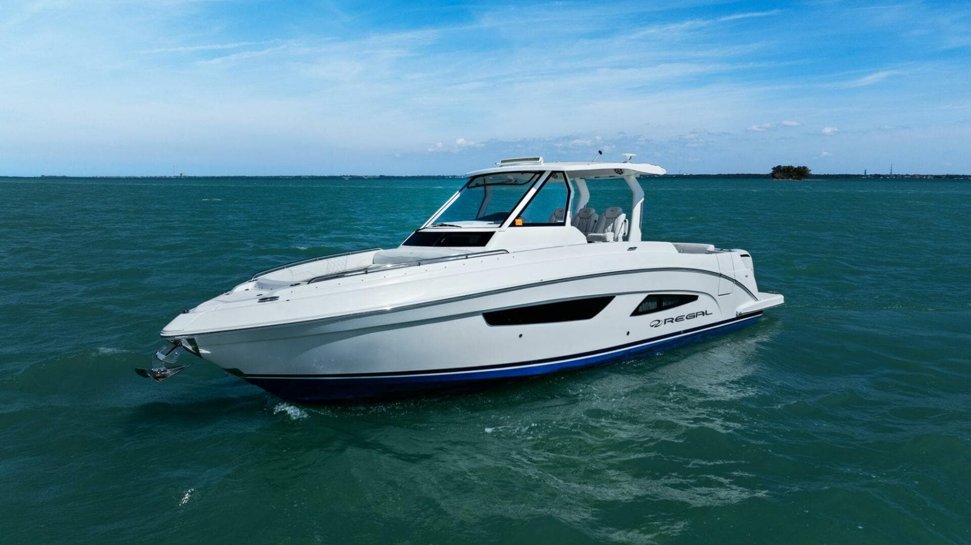 2020 Regal 33 Sav — photo 6