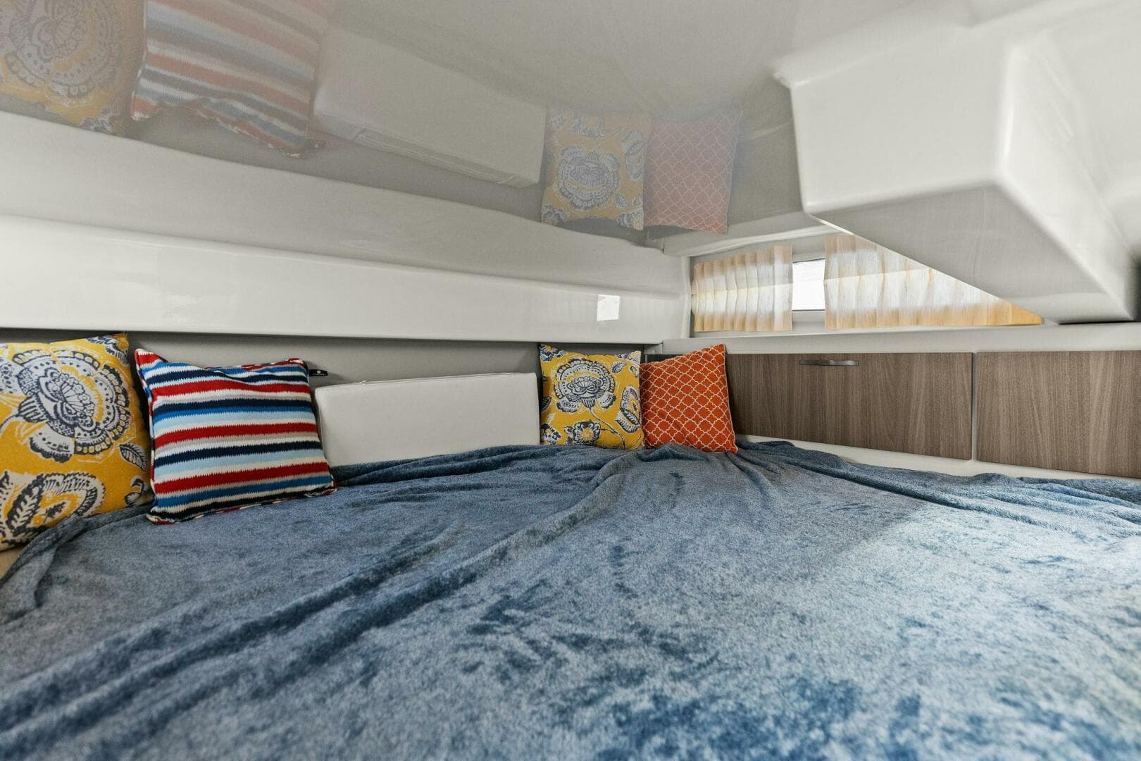 2020 Regal 33 Sav — photo 56