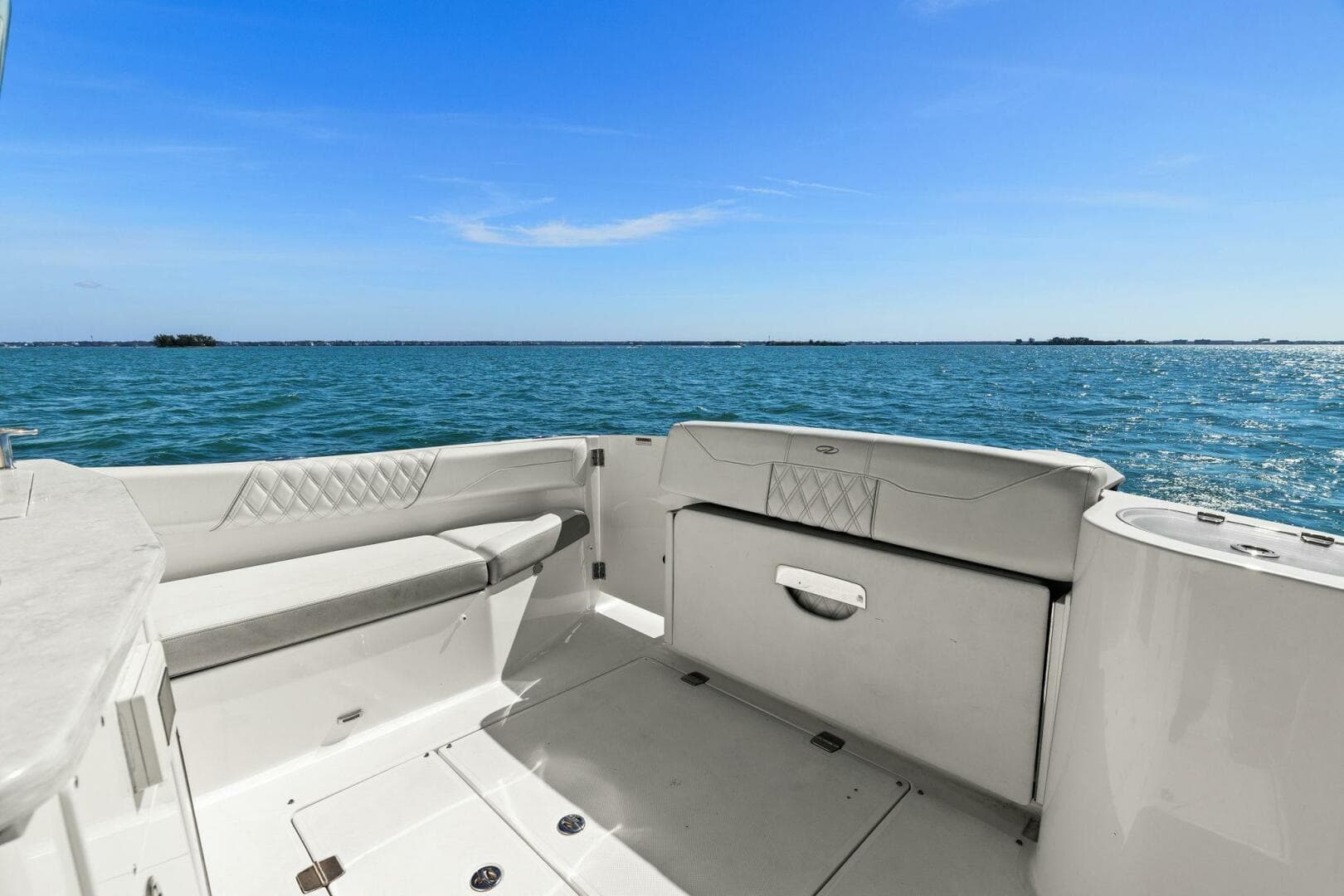 2020 Regal 33 Sav — photo 32