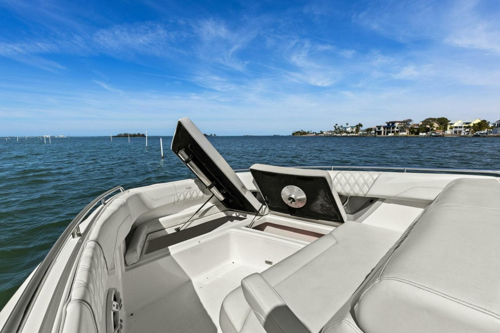 2020 Regal 33 Sav — photo 26