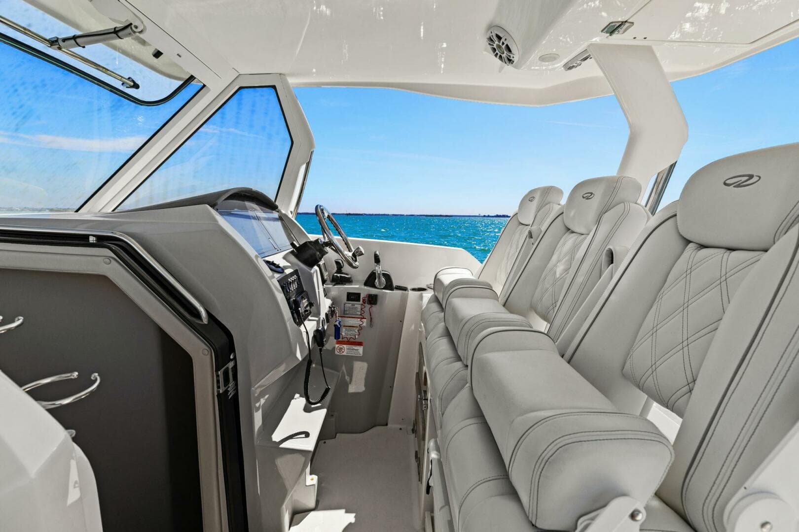 2020 Regal 33 Sav — photo 45