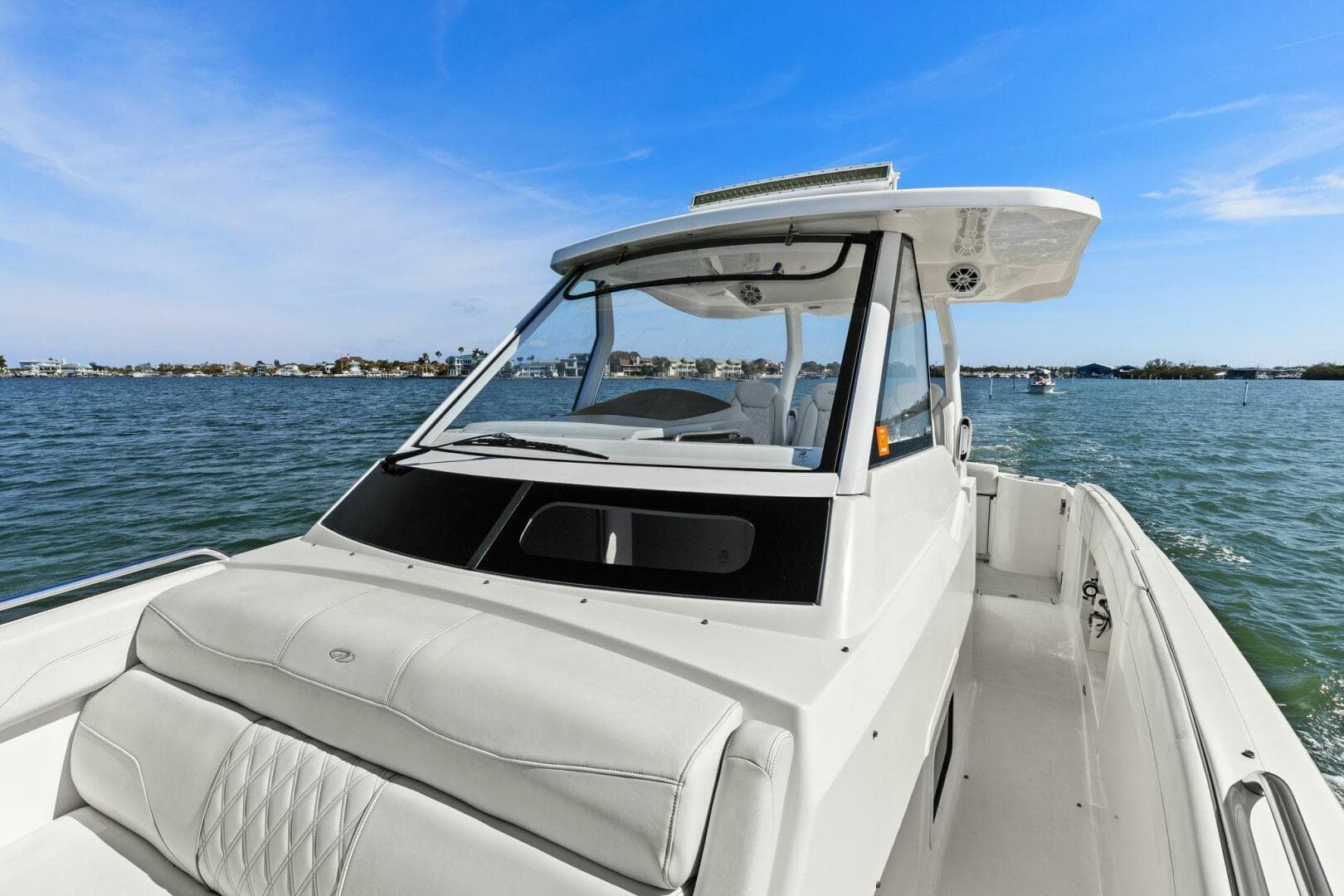 2020 Regal 33 Sav — photo 30