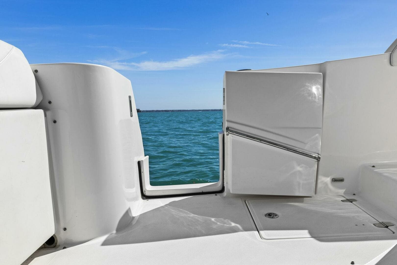 2020 Regal 33 Sav — photo 38