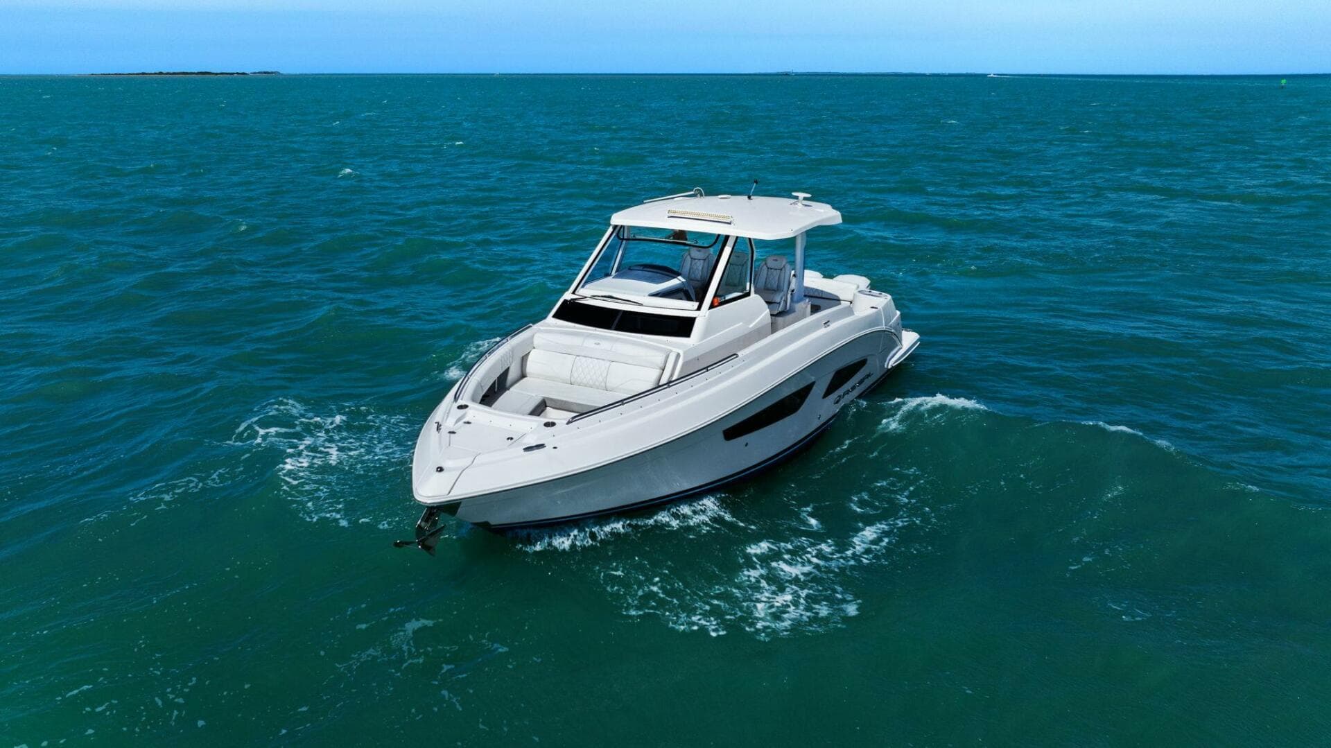 2020 Regal 33 Sav — photo 7