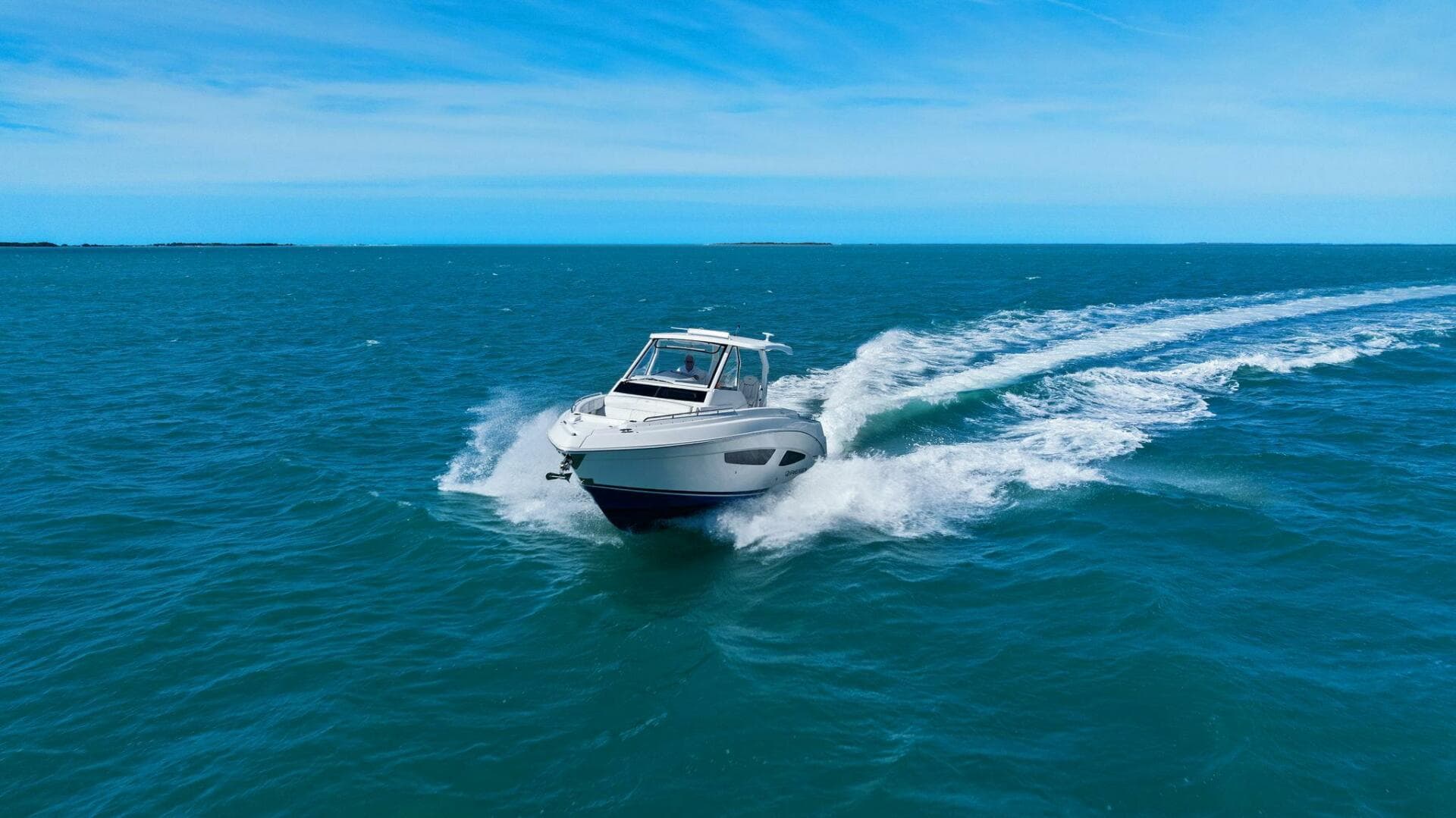 2020 Regal 33 Sav — photo 18