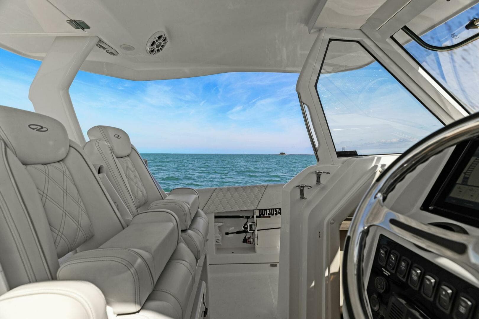 2020 Regal 33 Sav — photo 49