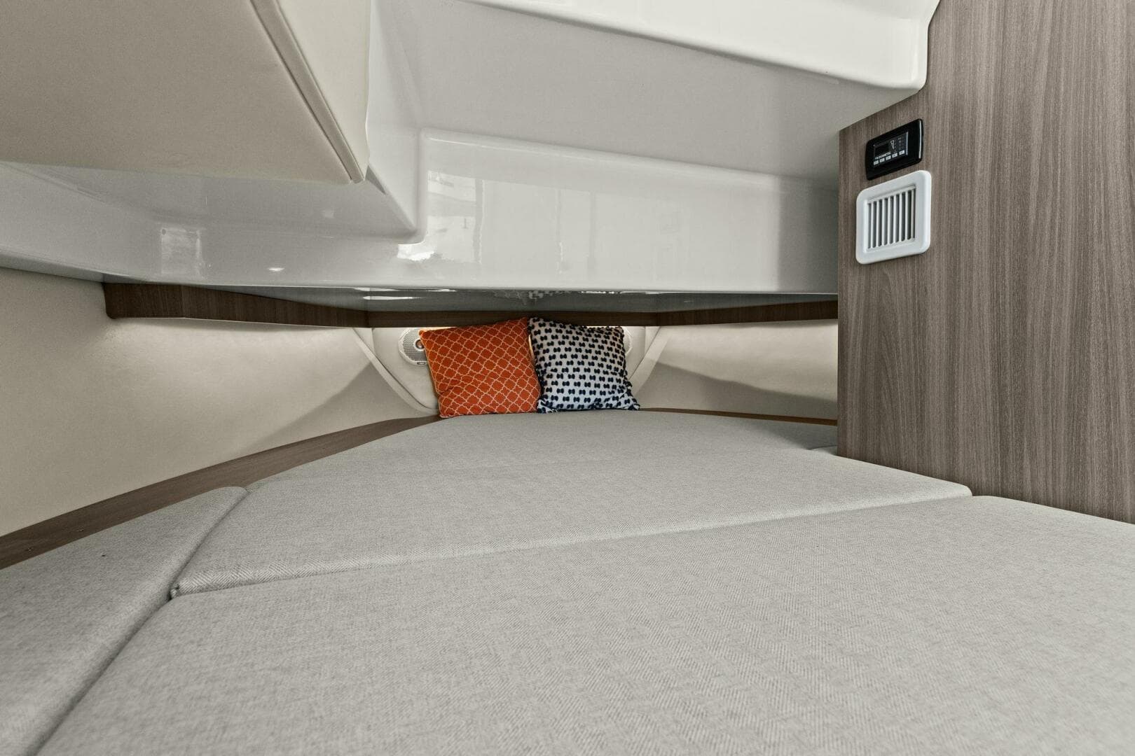 2020 Regal 33 Sav — photo 54