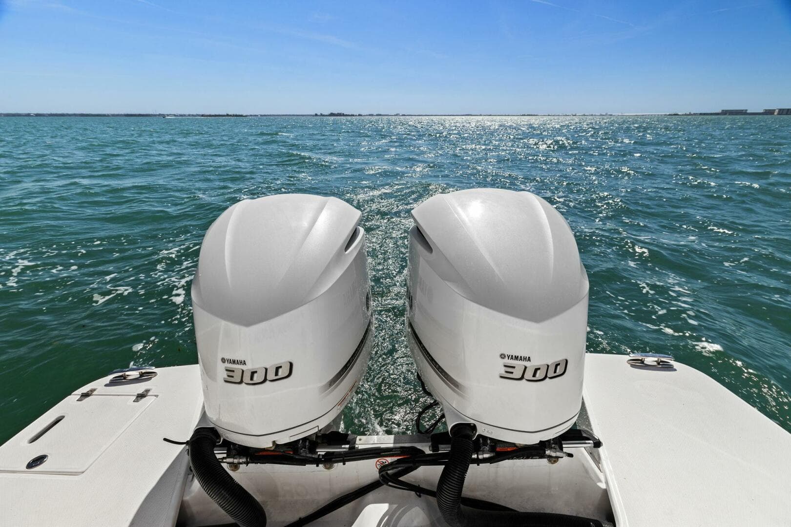 2020 Regal 33 Sav — photo 36