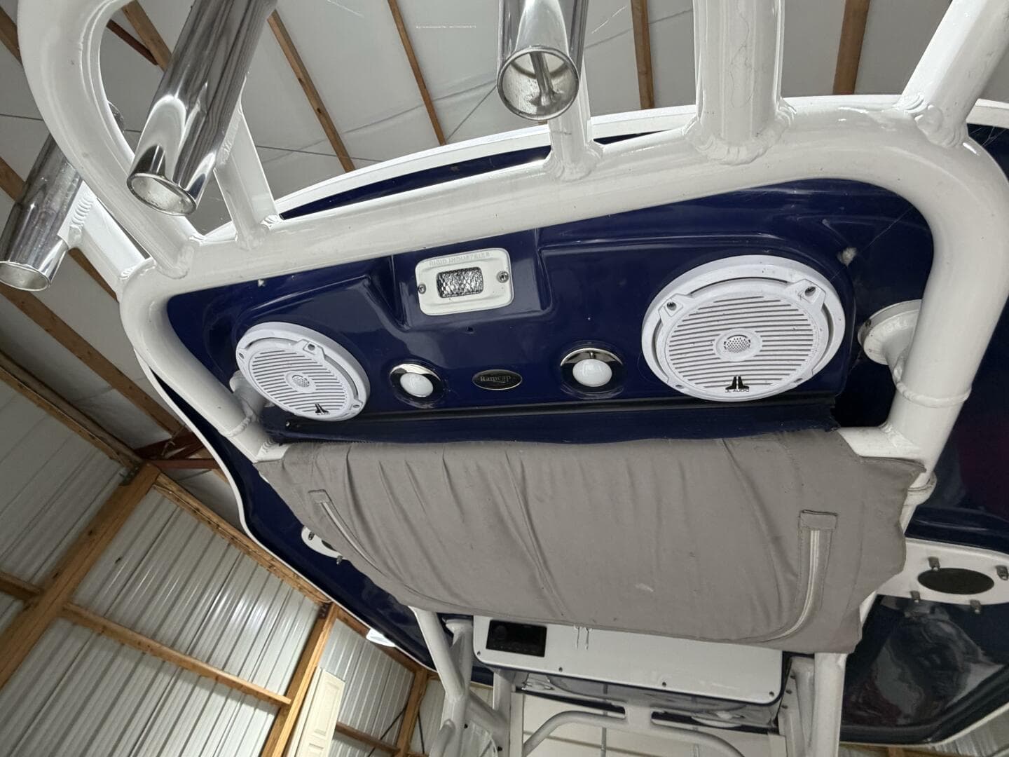 2016 Everglades 230 Center Console — photo 27