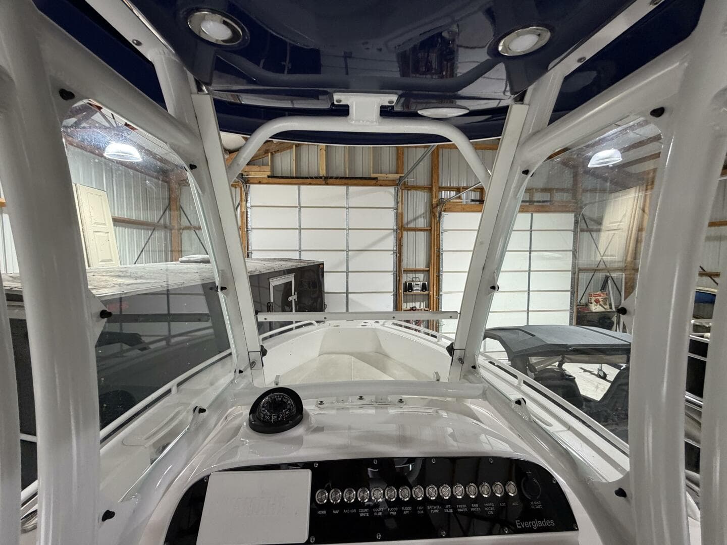 2016 Everglades 230 Center Console — photo 41
