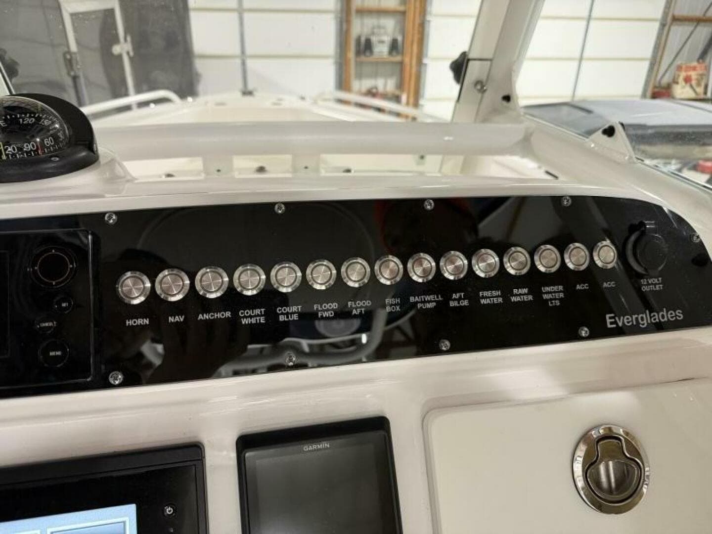 2016 Everglades 230 Center Console — photo 40