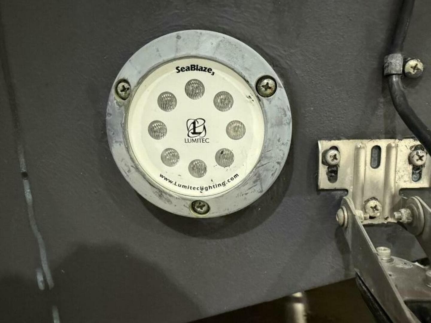 2016 Everglades 230 Center Console — photo 7