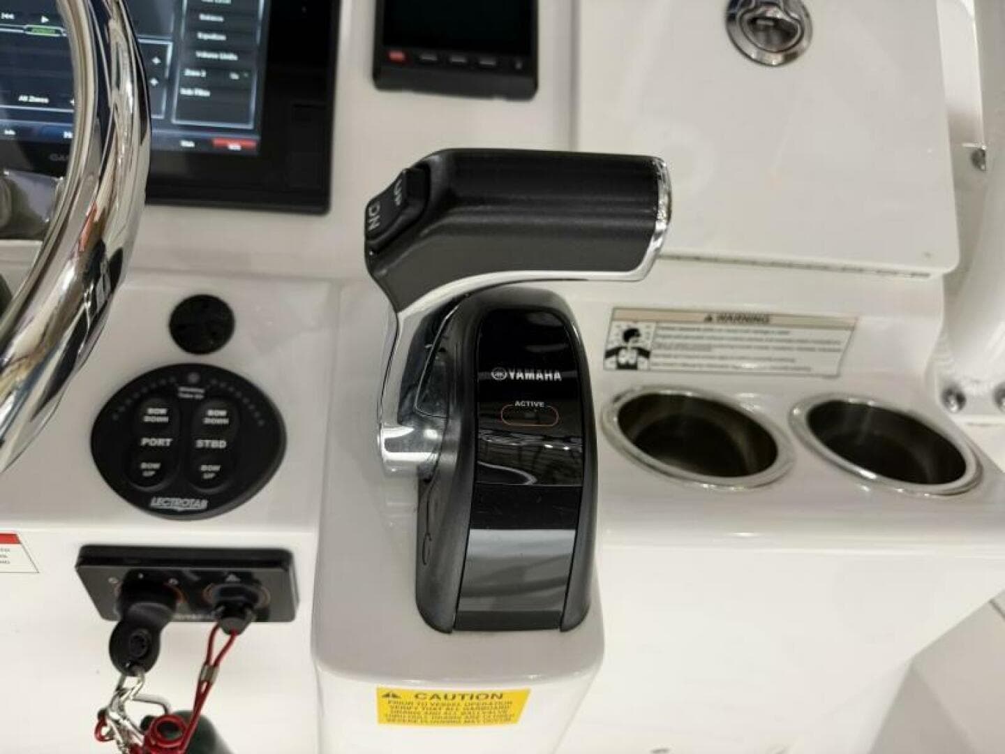2016 Everglades 230 Center Console — photo 35