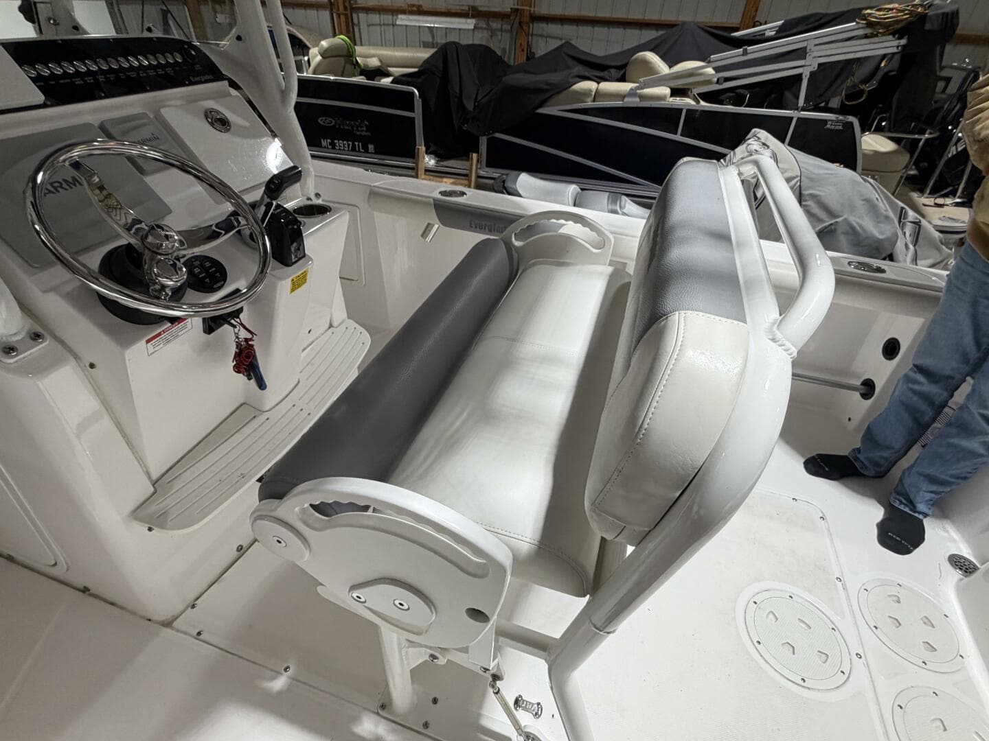 2016 Everglades 230 Center Console — photo 24