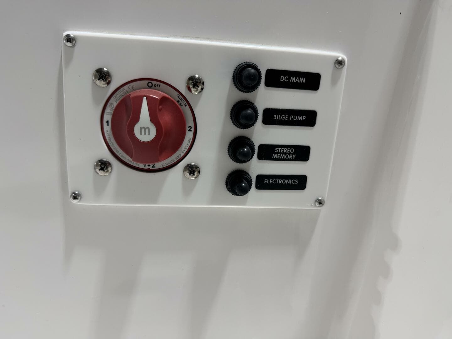 2016 Everglades 230 Center Console — photo 17