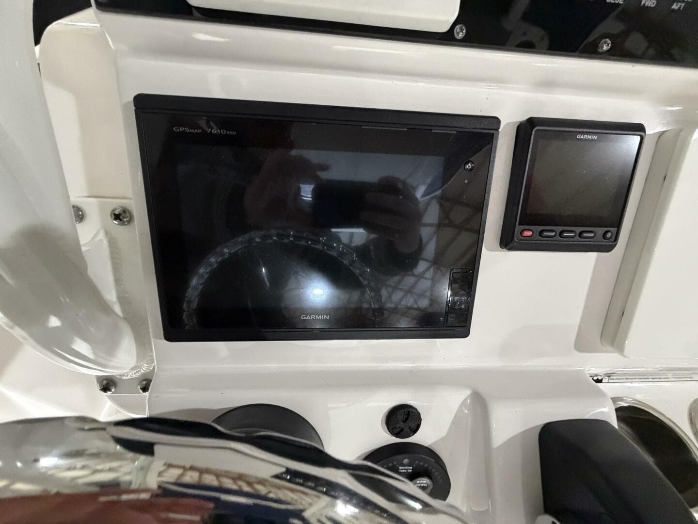 2016 Everglades 230 Center Console — photo 38