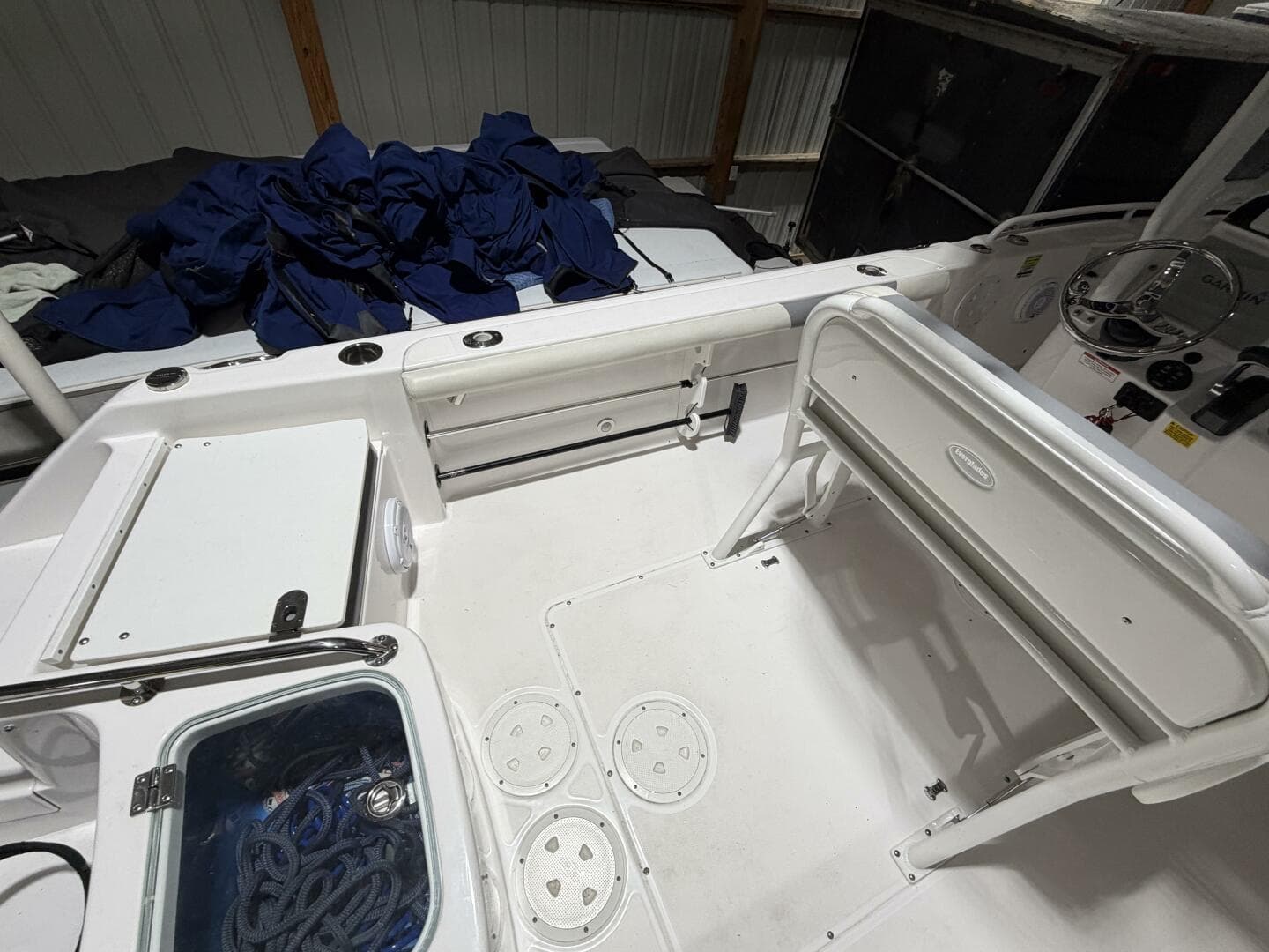 2016 Everglades 230 Center Console — photo 19