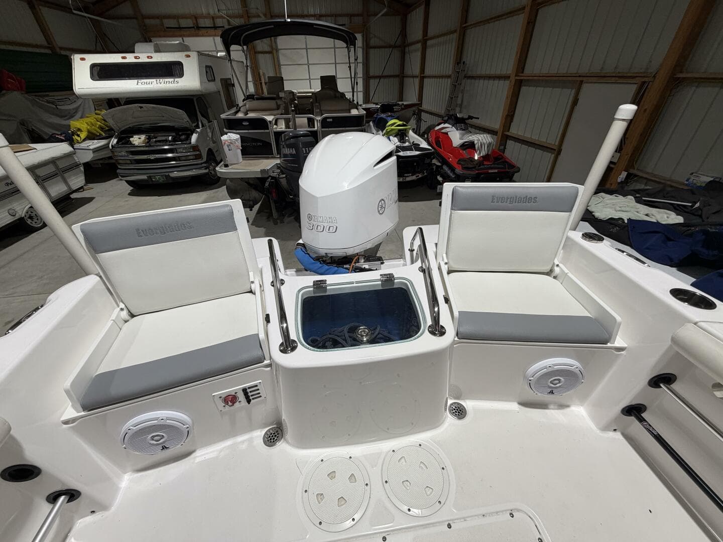 2016 Everglades 230 Center Console — photo 15