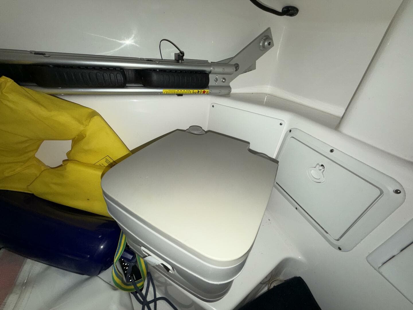 2016 Everglades 230 Center Console — photo 51