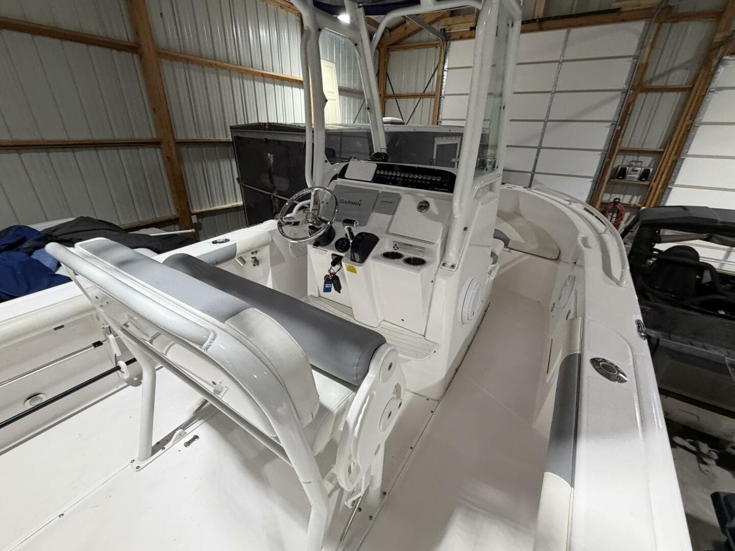 2016 Everglades 230 Center Console — photo 21