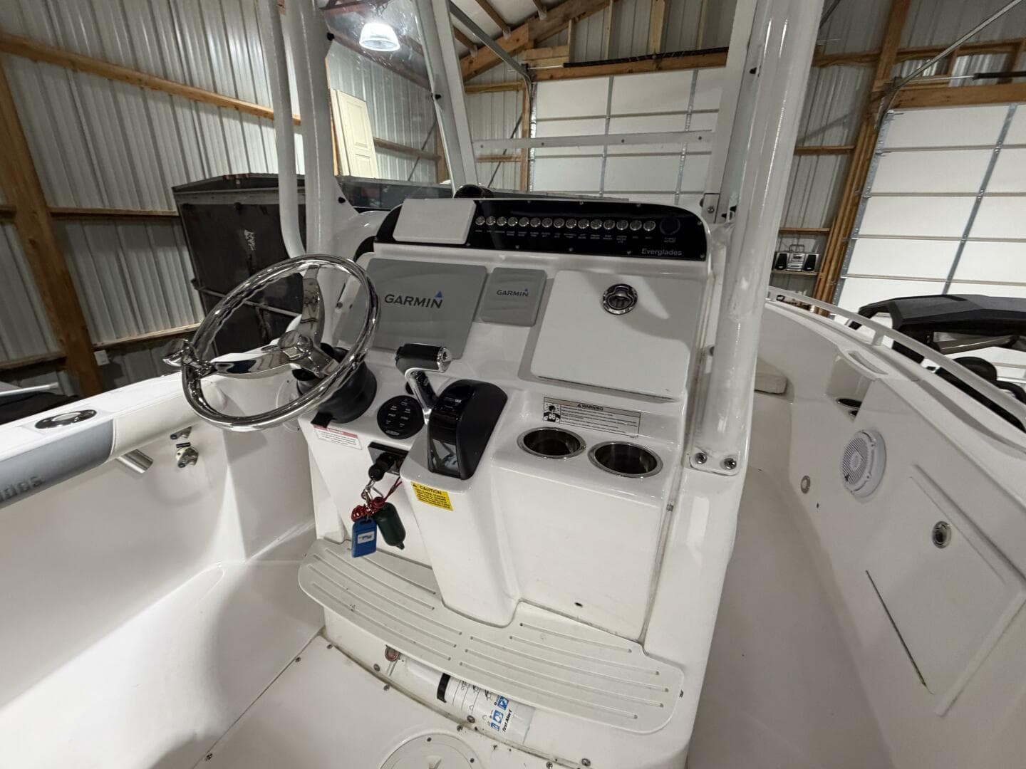 2016 Everglades 230 Center Console — photo 33