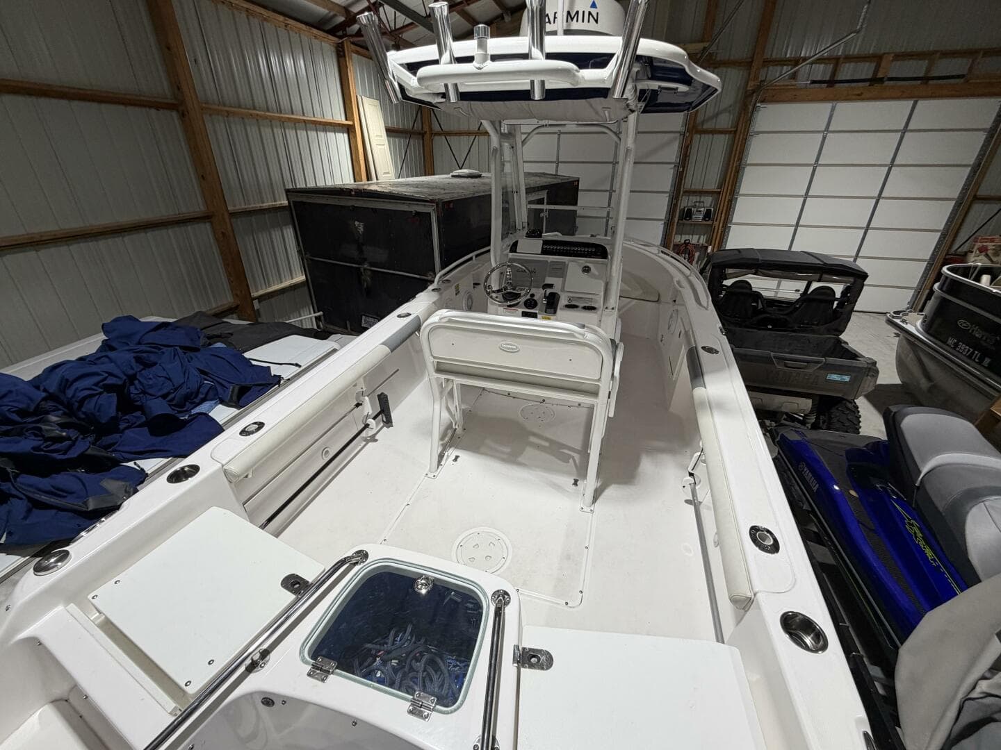 2016 Everglades 230 Center Console — photo 13
