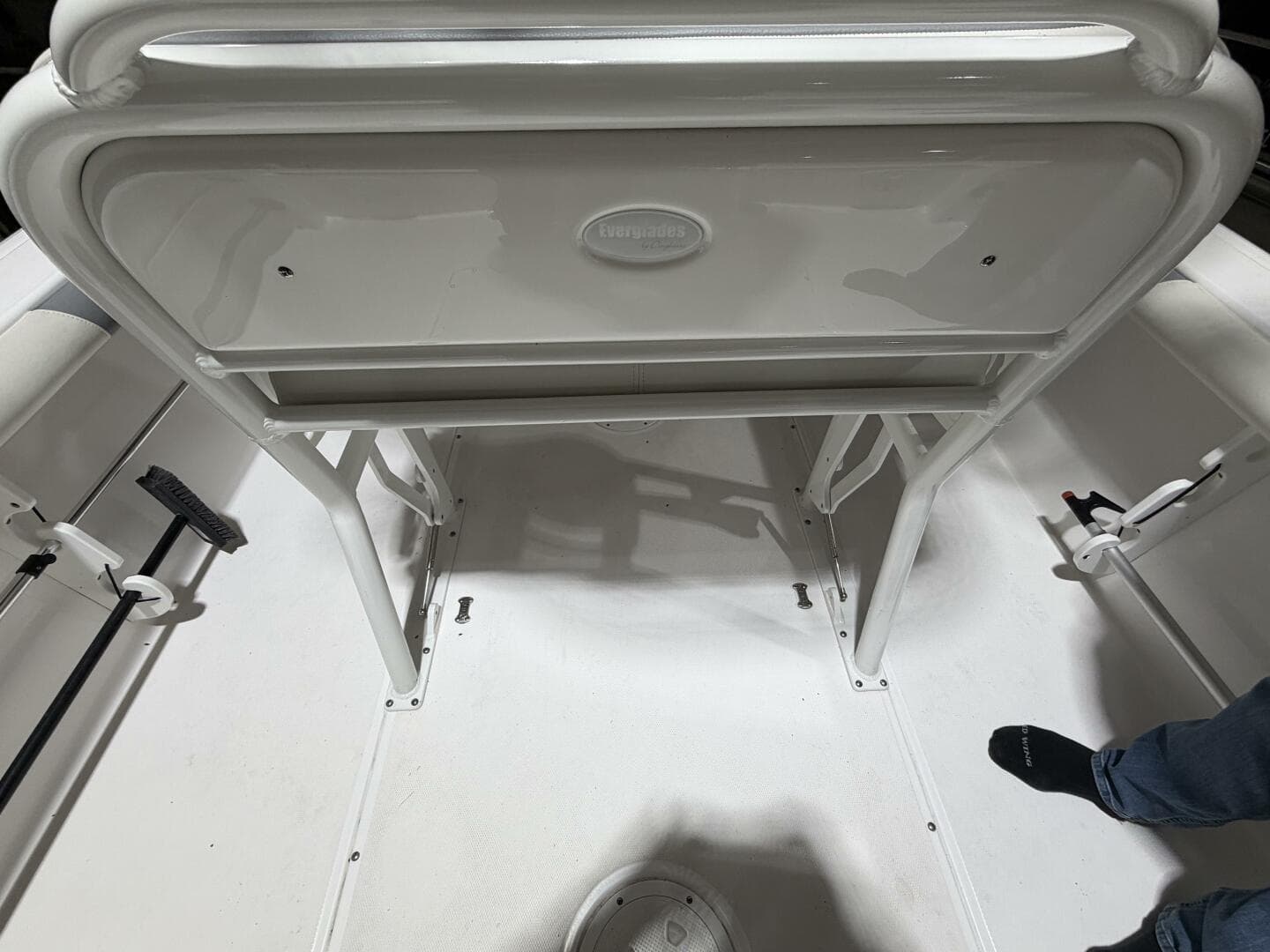 2016 Everglades 230 Center Console — photo 22