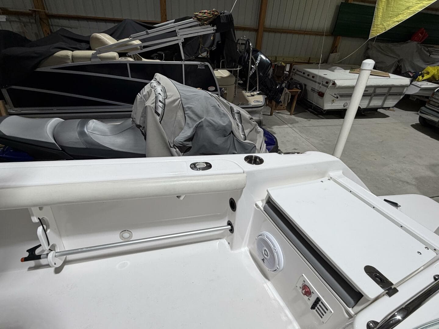 2016 Everglades 230 Center Console — photo 18