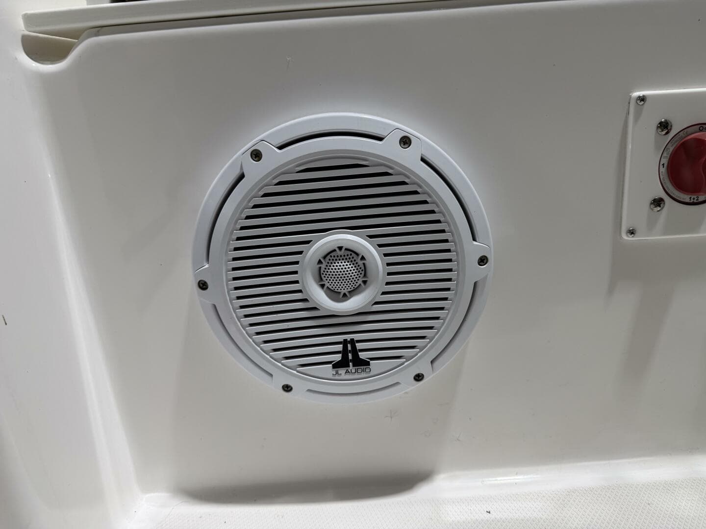 2016 Everglades 230 Center Console — photo 16