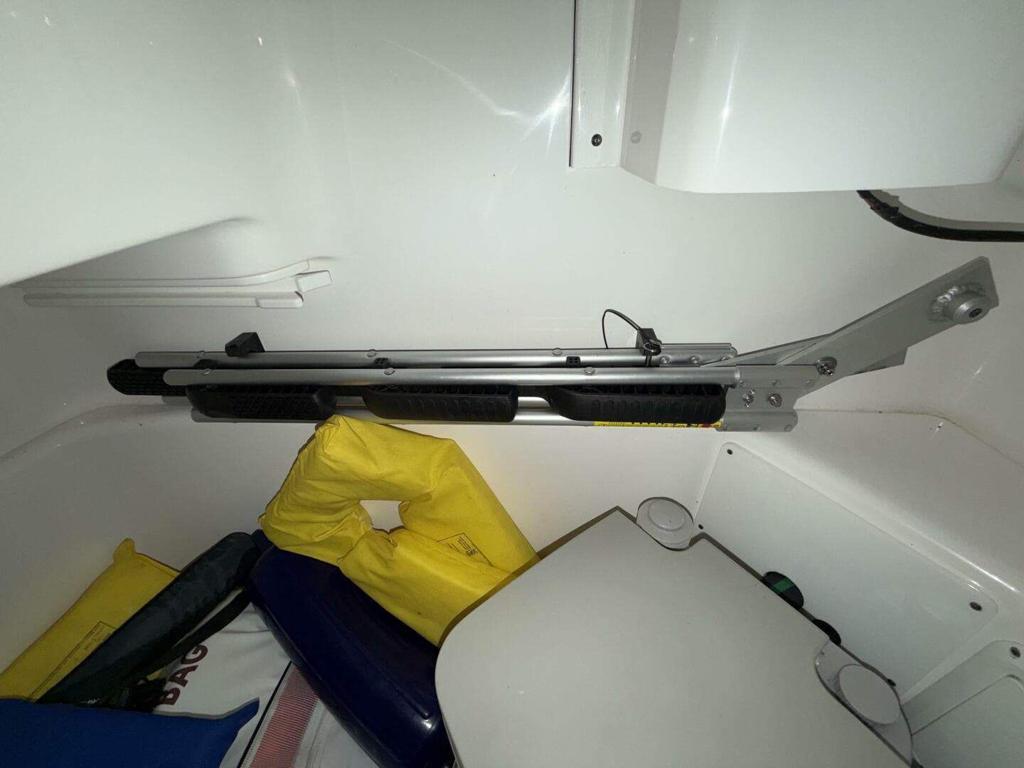 2016 Everglades 230 Center Console — photo 50