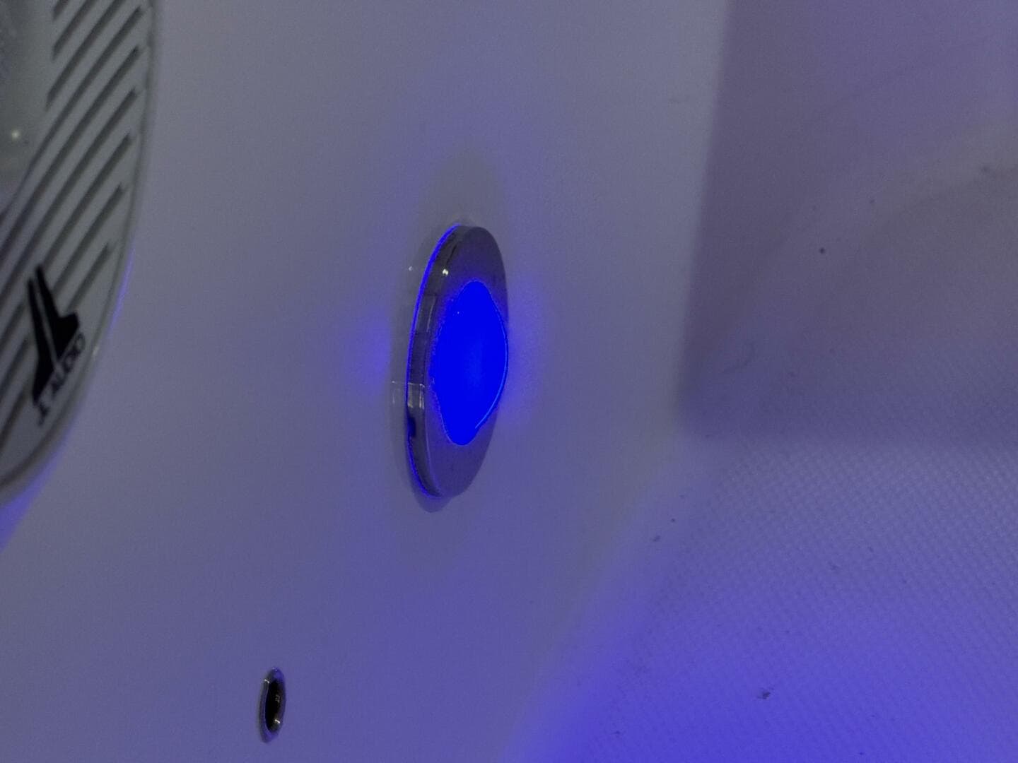 2016 Everglades 230 Center Console — photo 45