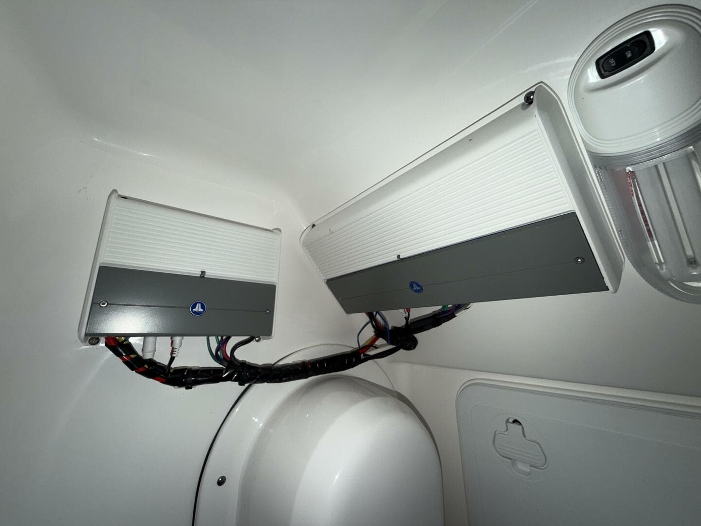 2016 Everglades 230 Center Console — photo 52