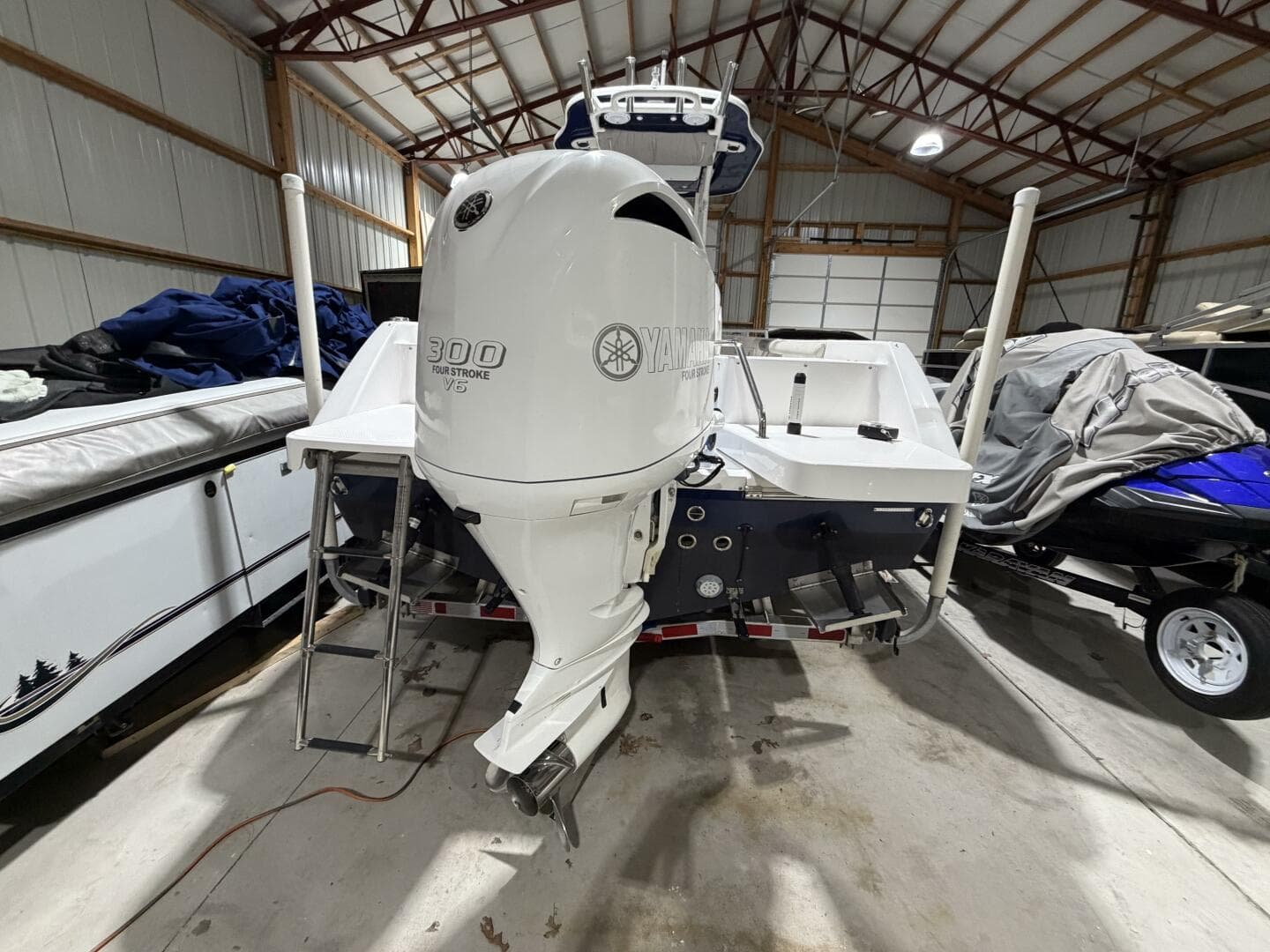 2016 Everglades 230 Center Console — photo 4