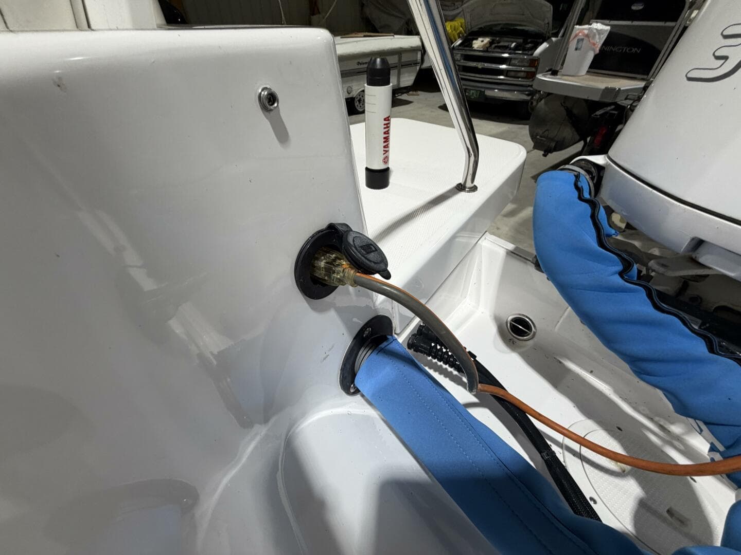 2016 Everglades 230 Center Console — photo 12